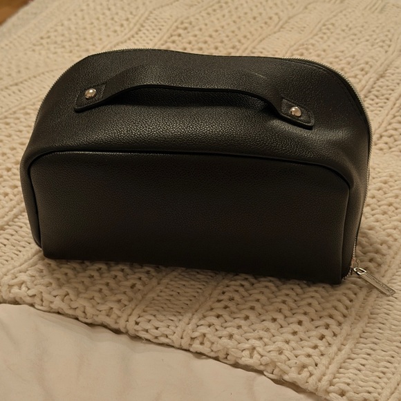 MAC Cosmetics Makeup Bag - Picture 2 of 4